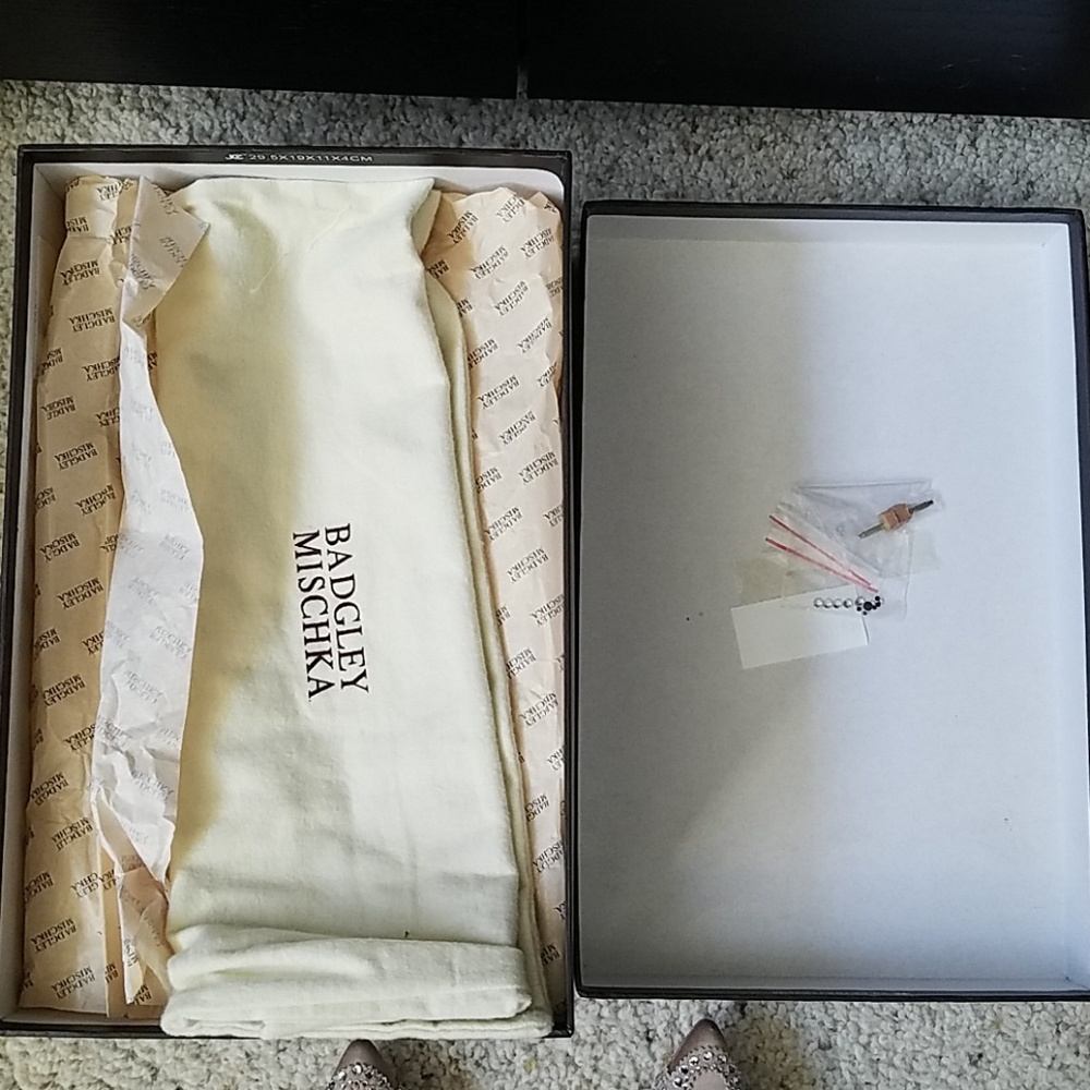 🎉HP🎉NWT Badgley Mischka Latte colored Marissa heel 6.5 - Picture 8 of 8